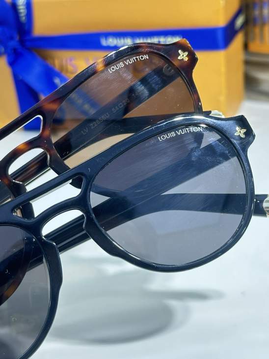 Picture of Louis Vuitton Sunglasses _SKUfw76440359fw